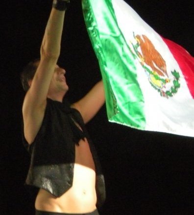 Dave muestra la bandera mexicana 3 oct 09. Foto: Mariana Aranda Dave muestra la bandera mexicana 3 oct 09